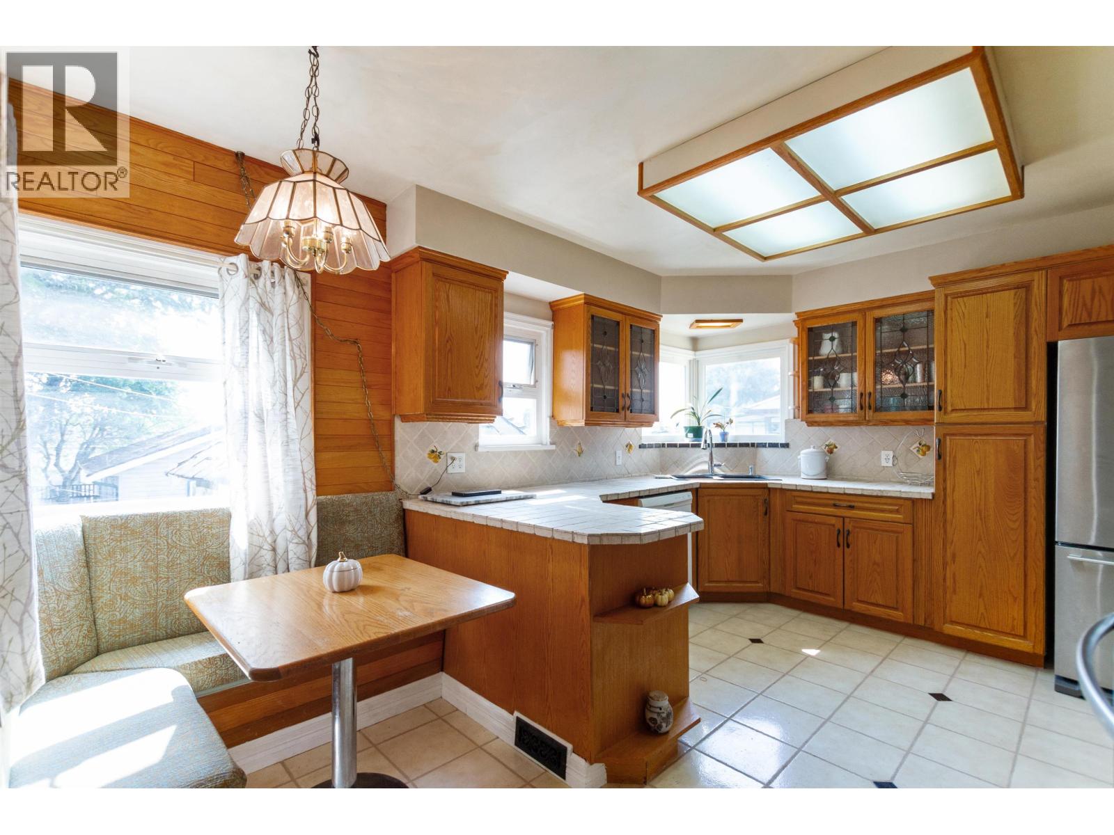 1602 Tenth Avenue, New Westminster, British Columbia  V3M 3J3 - Photo 6 - R3072217