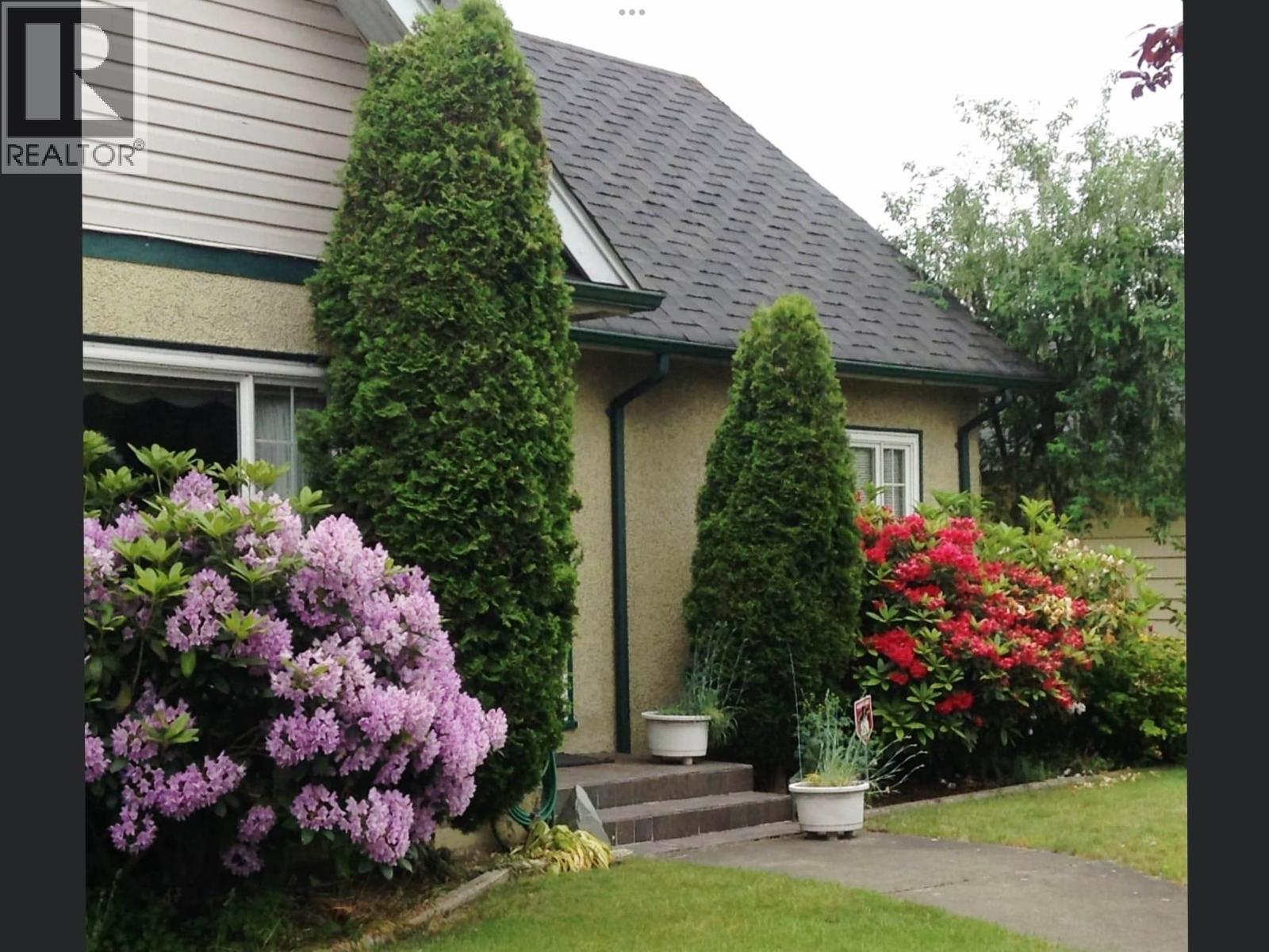 1602 Tenth Avenue, New Westminster, British Columbia  V3M 3J3 - Photo 2 - R3072217