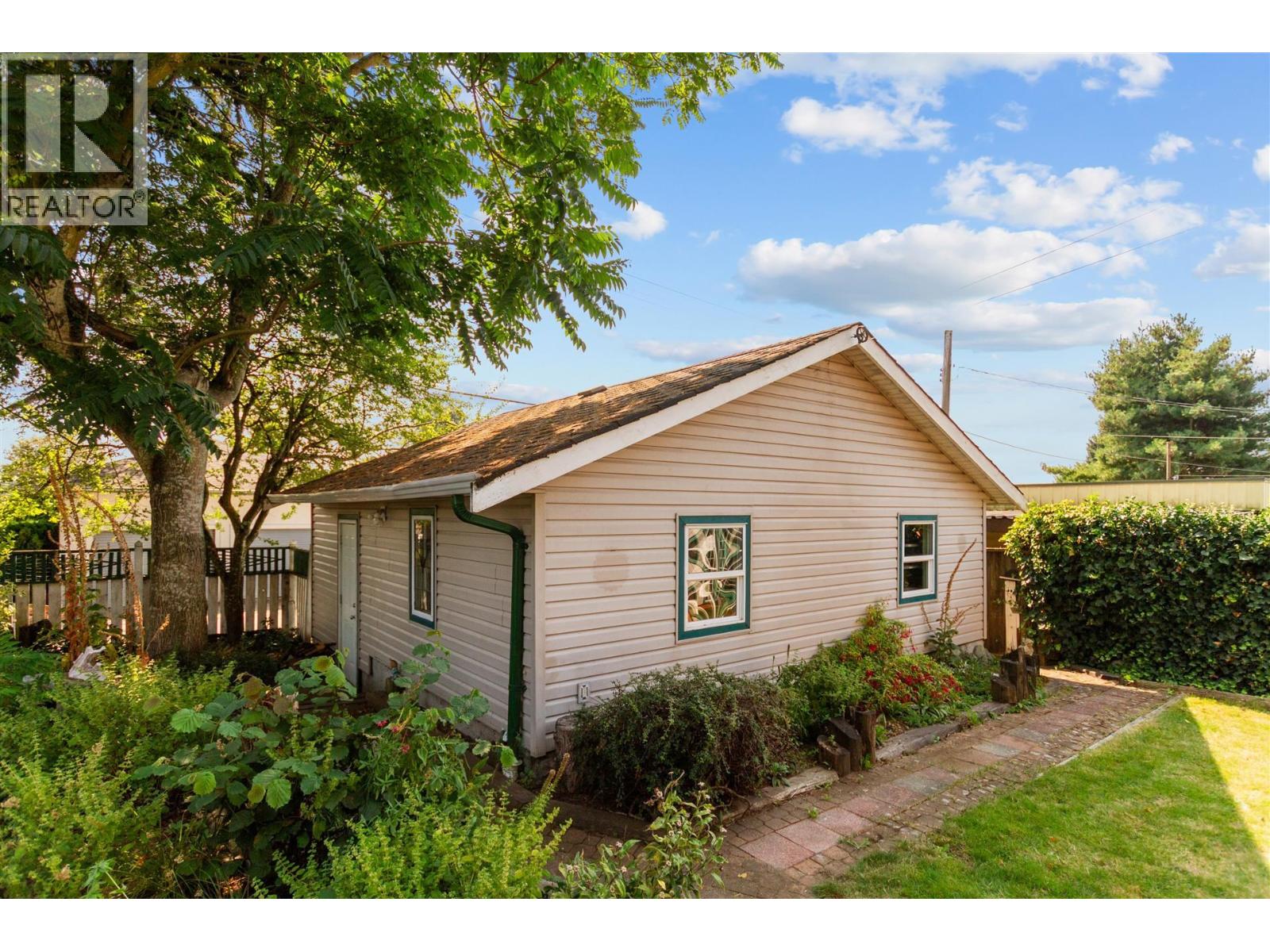 1602 Tenth Avenue, New Westminster, British Columbia  V3M 3J3 - Photo 25 - R3072217