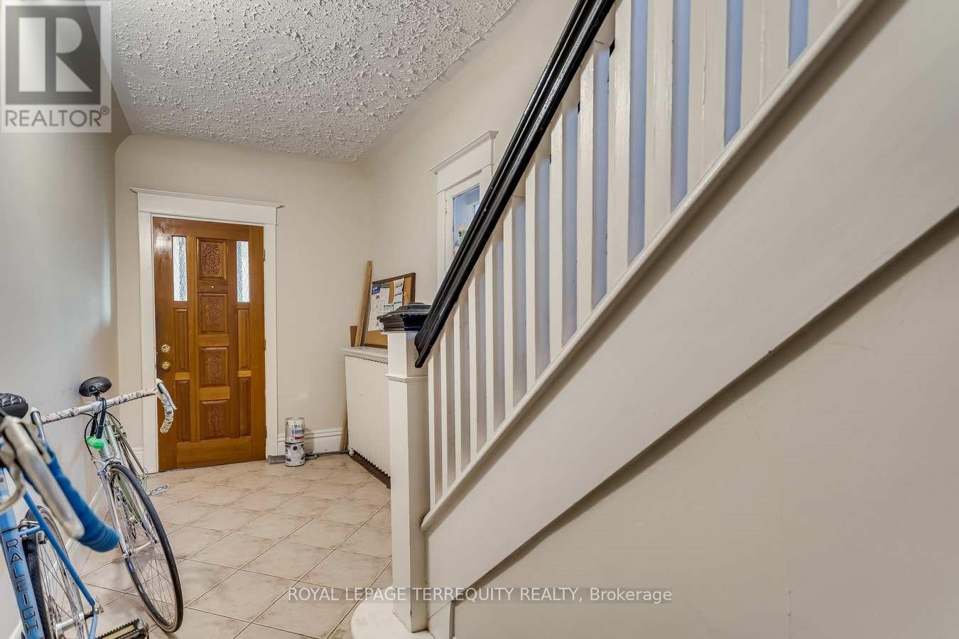 Main - 61 Rusholme Park Crescent W, Toronto, Ontario  M6J 2E1 - Photo 3 - C12606656