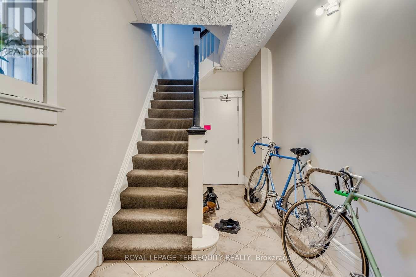 Main - 61 Rusholme Park Crescent W, Toronto, Ontario  M6J 2E1 - Photo 4 - C12606656