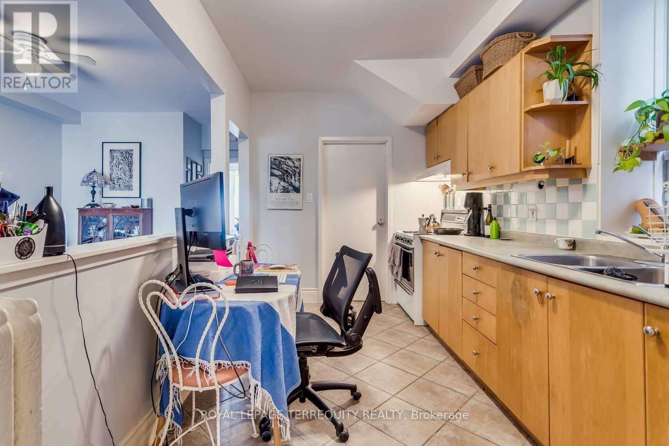 Main - 61 Rusholme Park Crescent W, Toronto, Ontario  M6J 2E1 - Photo 7 - C12606656