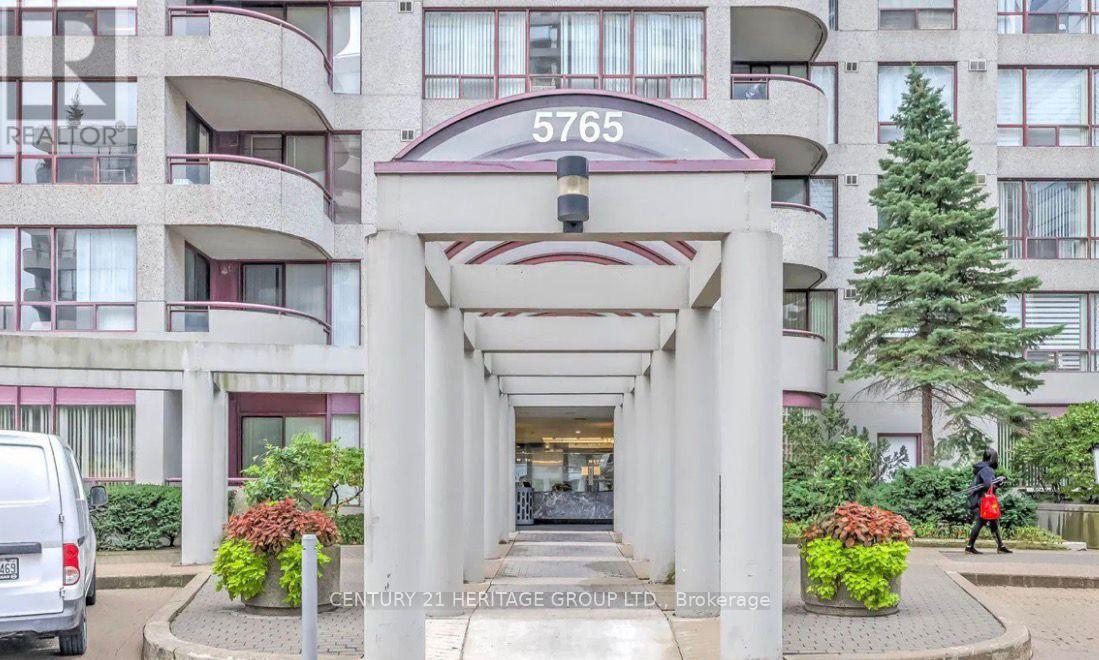 801 - 5765 YONGE STREET, Toronto, Ontario