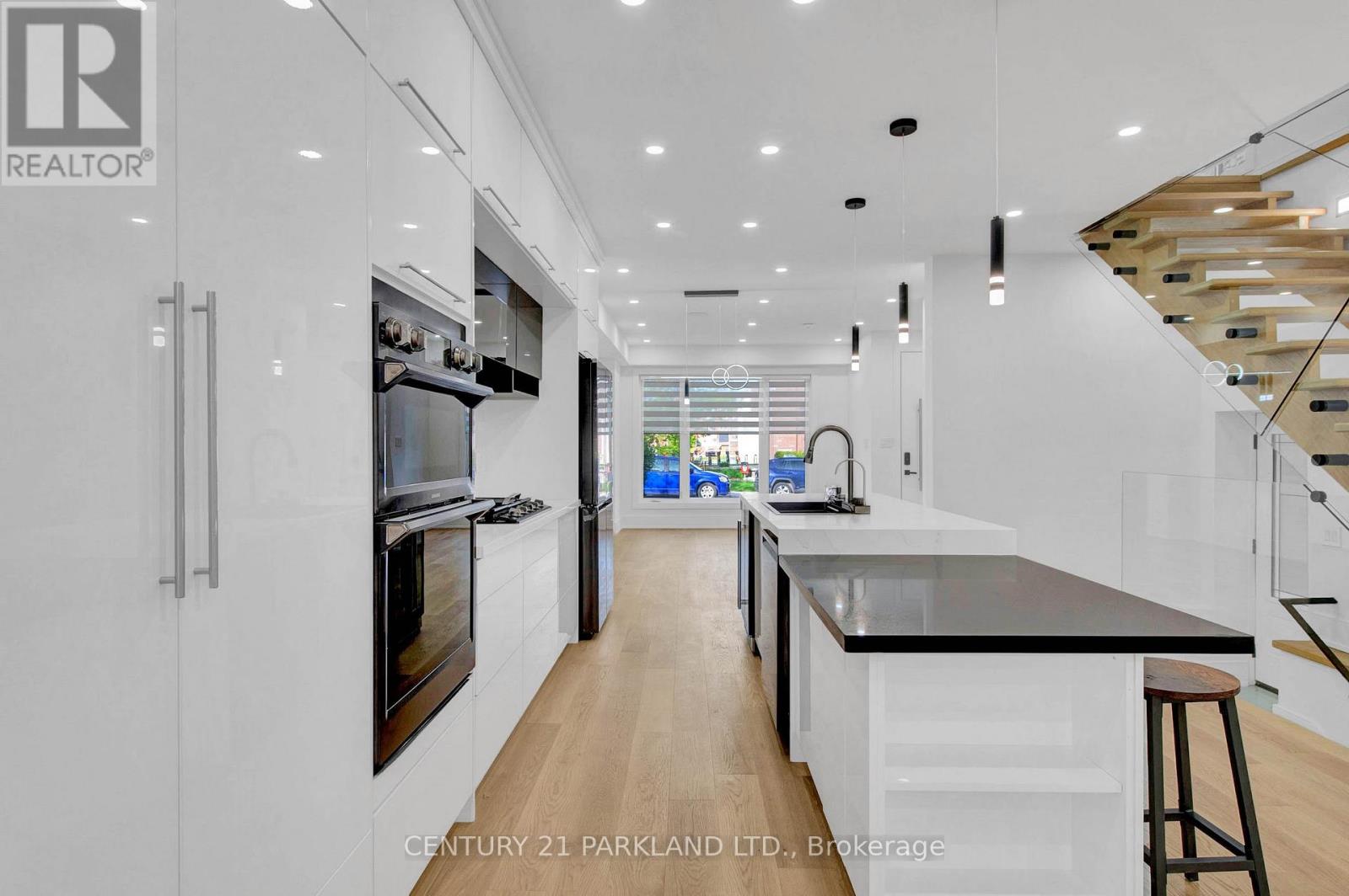 978 Carlaw Avenue, Toronto, Ontario  M4K 3M1 - Photo 13 - E12501430