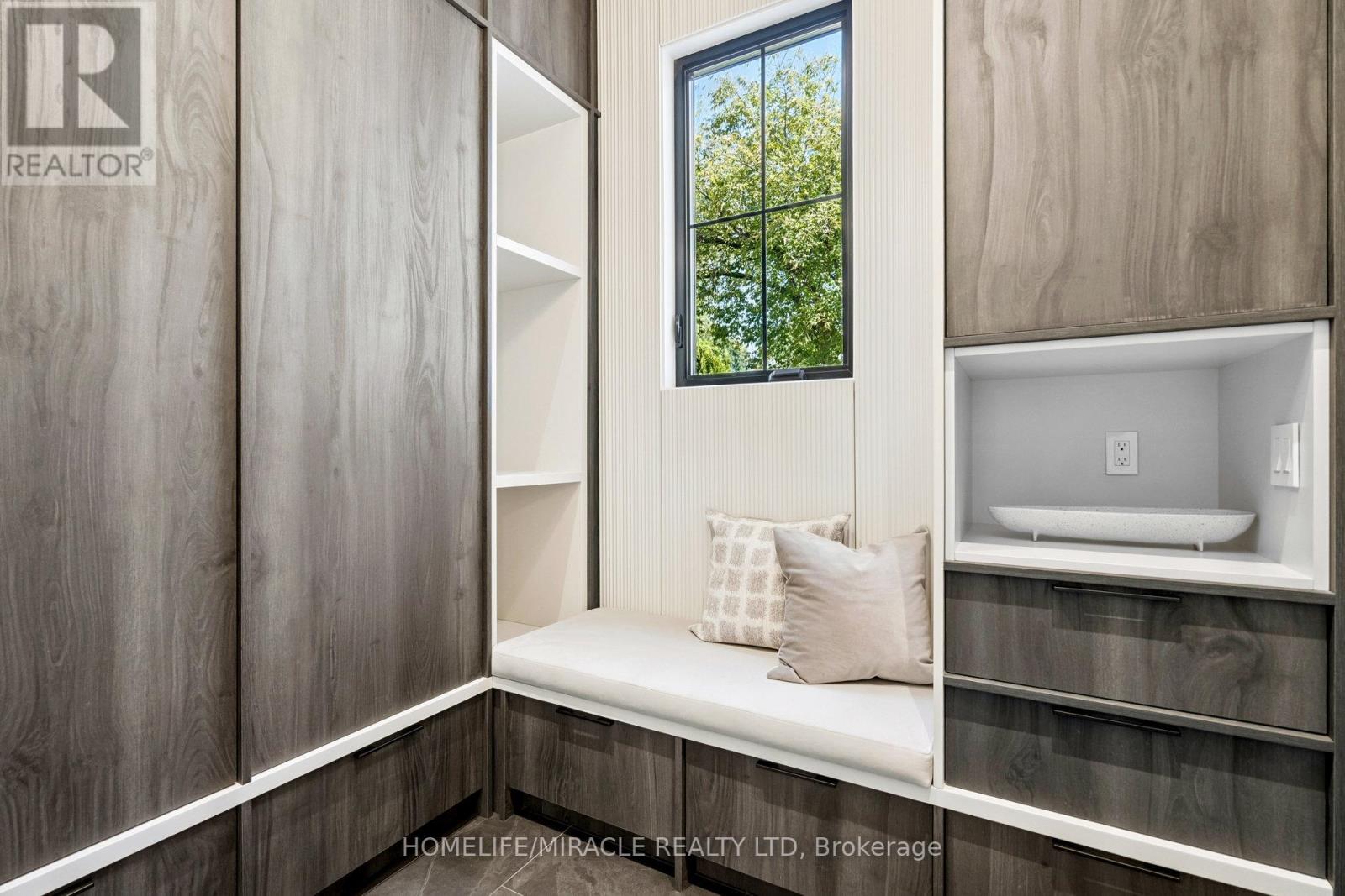 517 Stafford Drive, Oakville, Ontario  L6L 4M4 - Photo 35 - W12606684