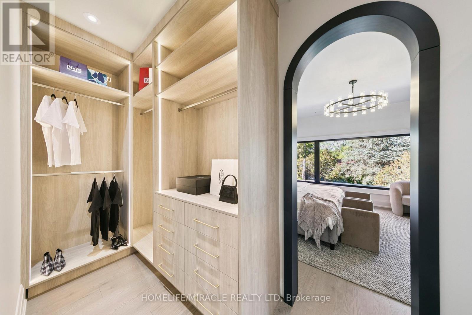 517 Stafford Drive, Oakville, Ontario  L6L 4M4 - Photo 37 - W12606684