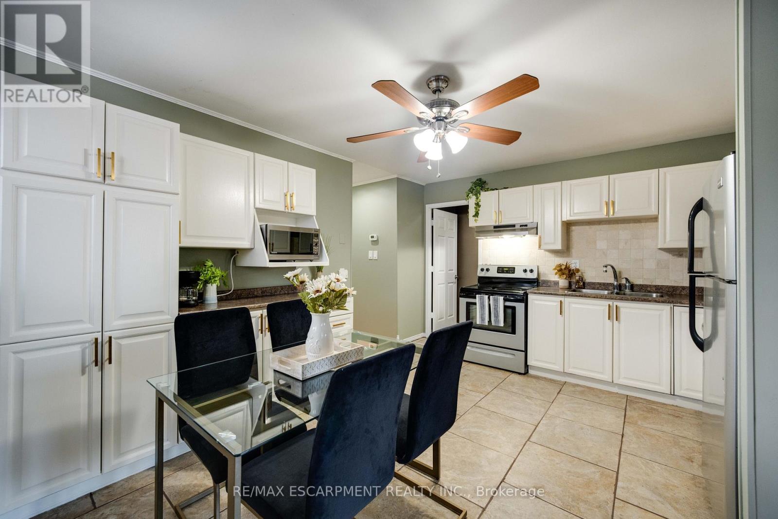 61 Woodlawn Avenue, Brantford, Ontario  N3V 1A6 - Photo 4 - X12606650