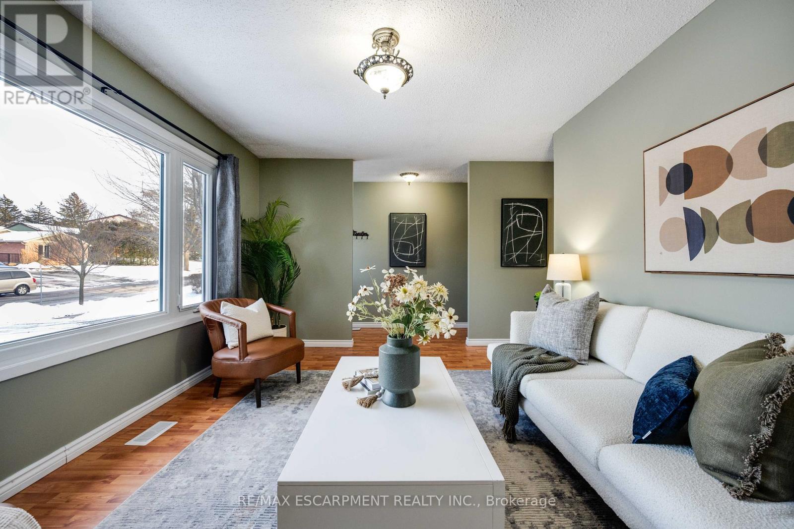 61 Woodlawn Avenue, Brantford, Ontario  N3V 1A6 - Photo 6 - X12606650