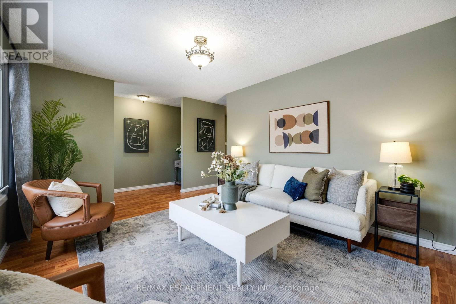 61 Woodlawn Avenue, Brantford, Ontario  N3V 1A6 - Photo 7 - X12606650