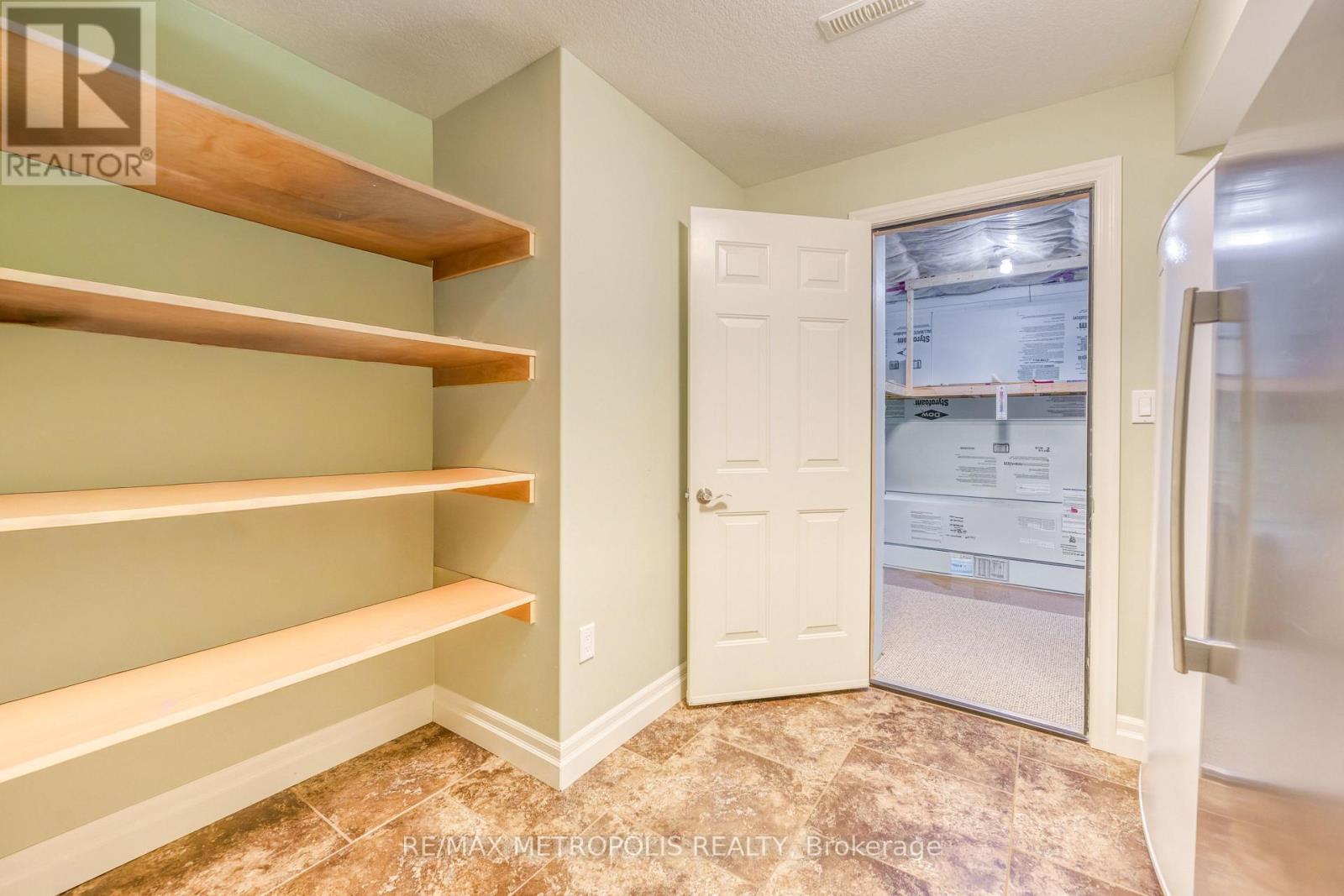 1221 Mike Weir Drive, Sarnia, Ontario  N0N 1C0 - Photo 35 - X12606698