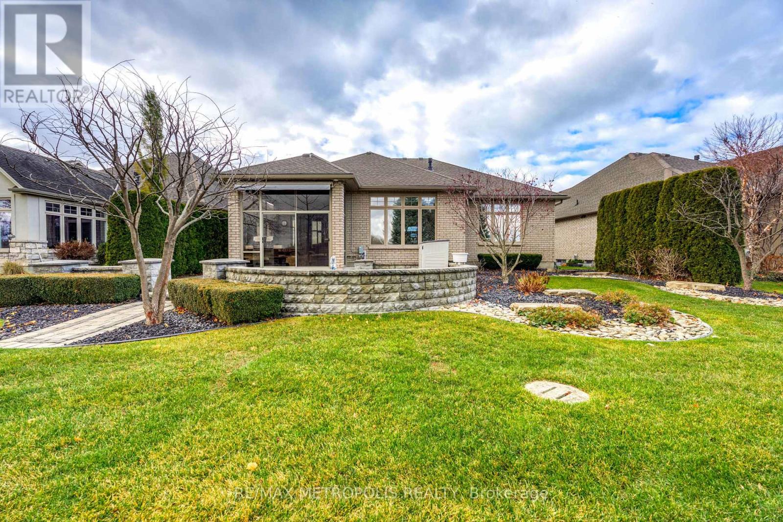 1221 Mike Weir Drive, Sarnia, Ontario  N0N 1C0 - Photo 40 - X12606698