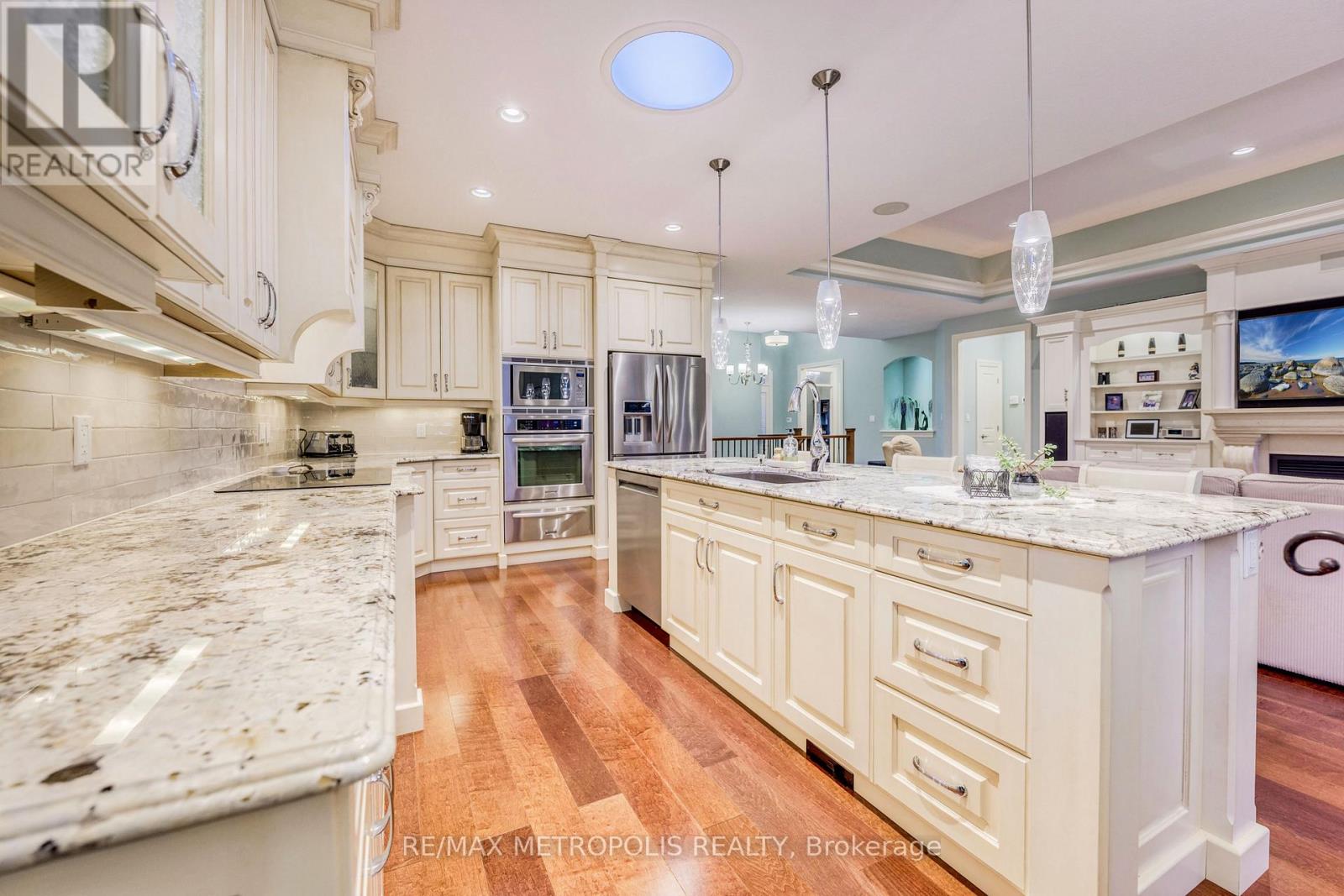 1221 Mike Weir Drive, Sarnia, Ontario  N0N 1C0 - Photo 8 - X12606698