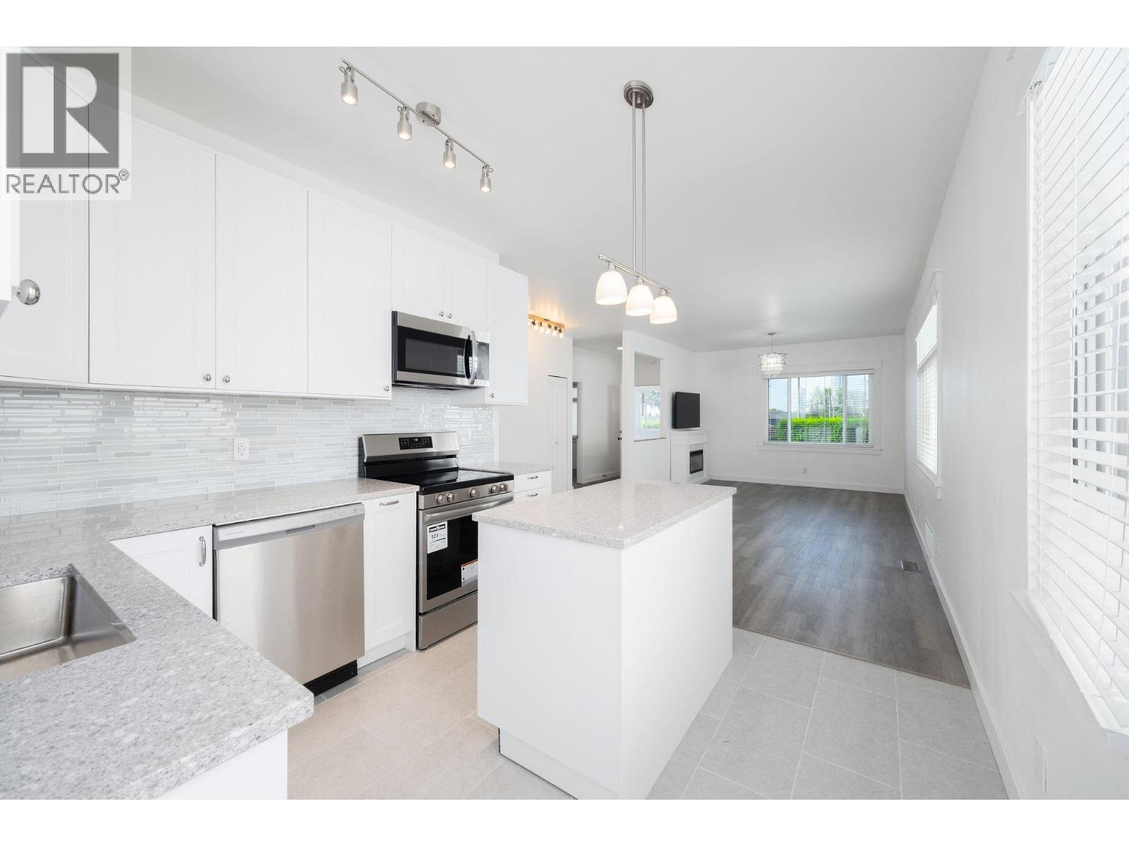 7696 Davies Street, Burnaby, British Columbia  V3N 3H4 - Photo 12 - R3057002