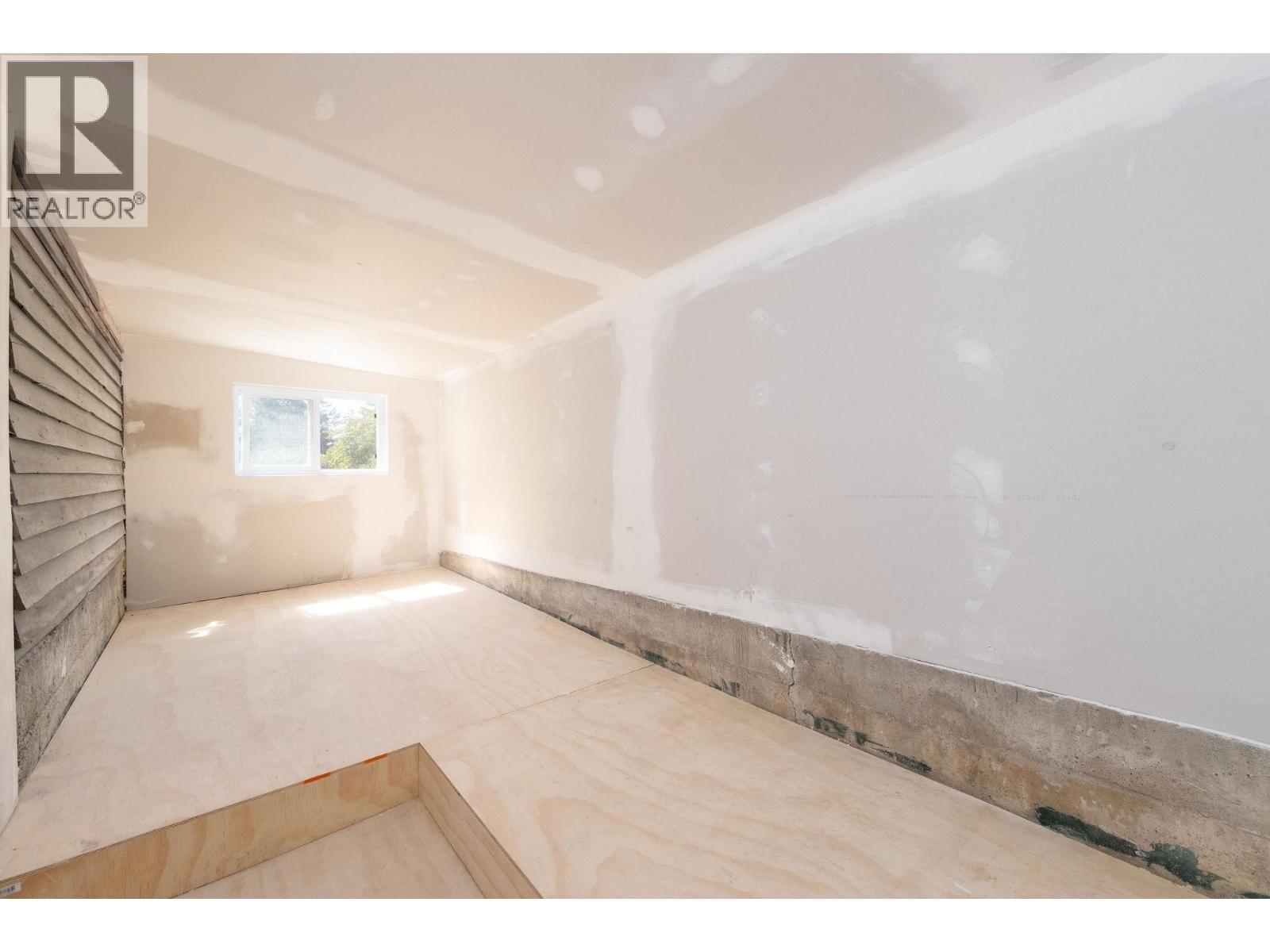 7696 Davies Street, Burnaby, British Columbia  V3N 3H4 - Photo 36 - R3057002