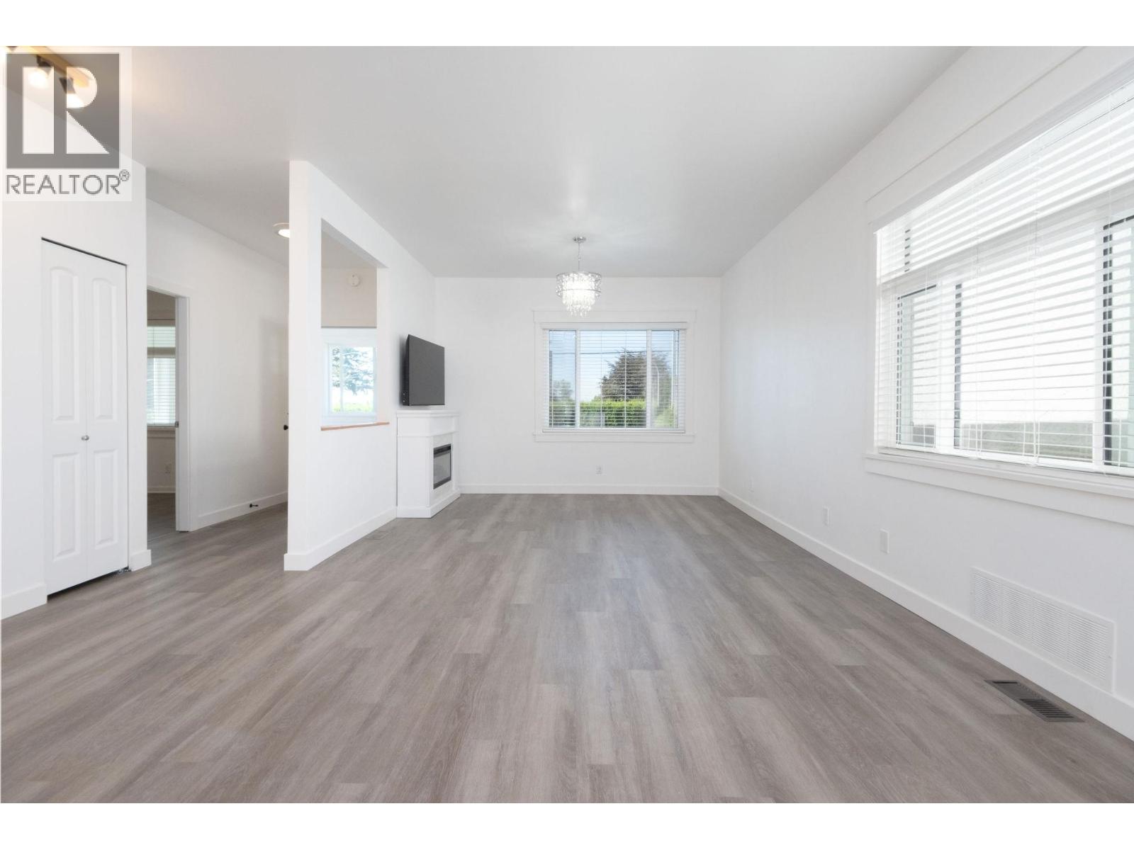 7696 Davies Street, Burnaby, British Columbia  V3N 3H4 - Photo 7 - R3057002