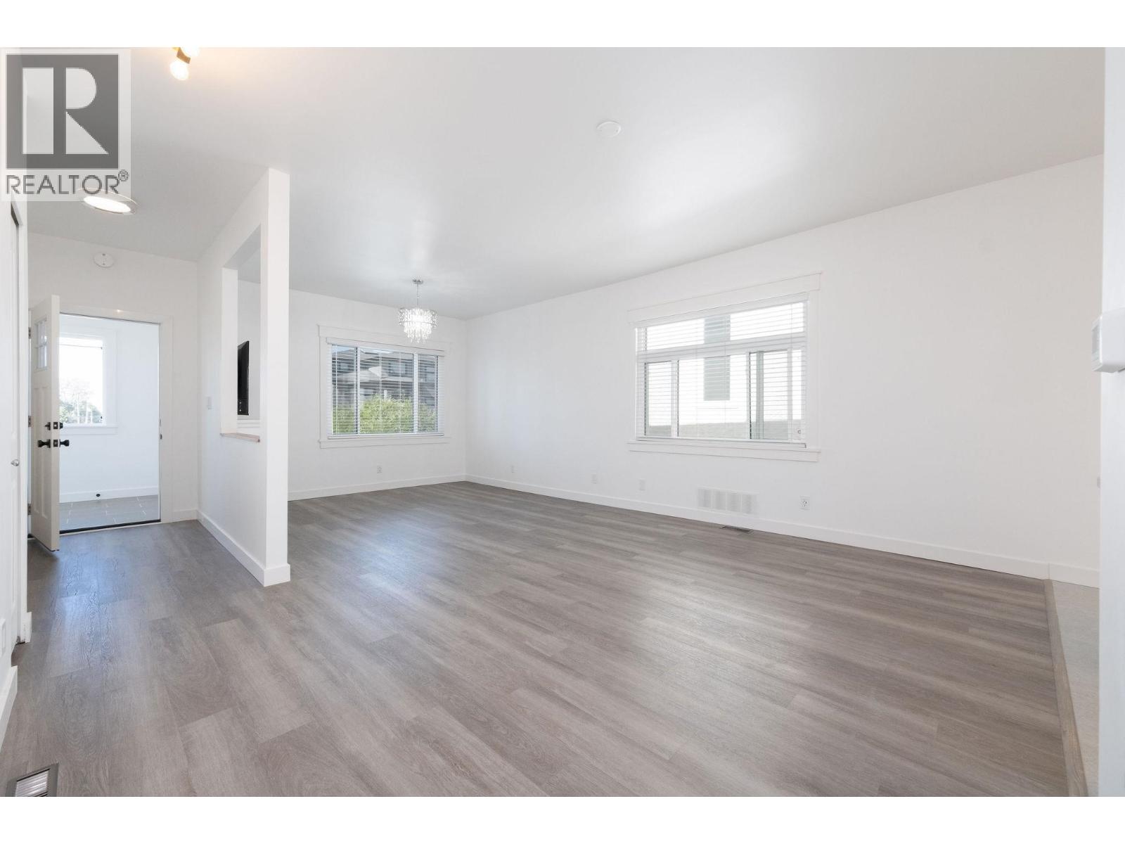 7696 Davies Street, Burnaby, British Columbia  V3N 3H4 - Photo 8 - R3057002