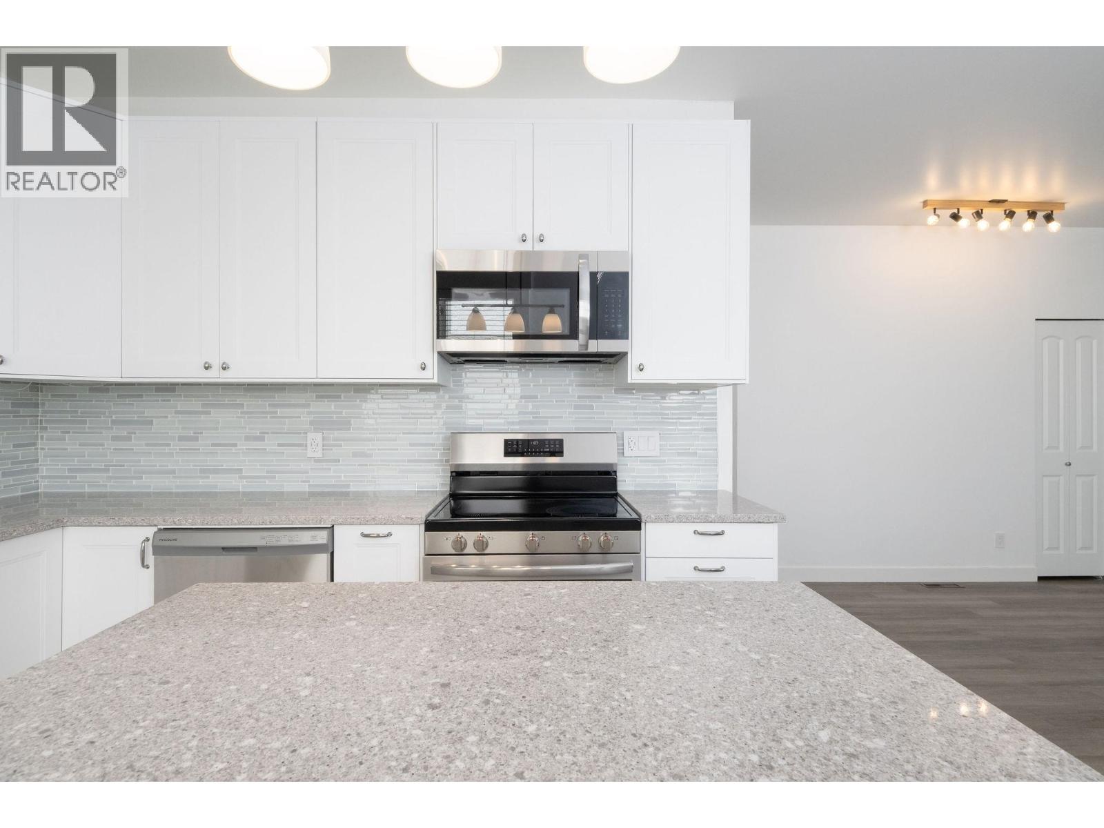 7696 Davies Street, Burnaby, British Columbia  V3N 3H4 - Photo 11 - R3057002