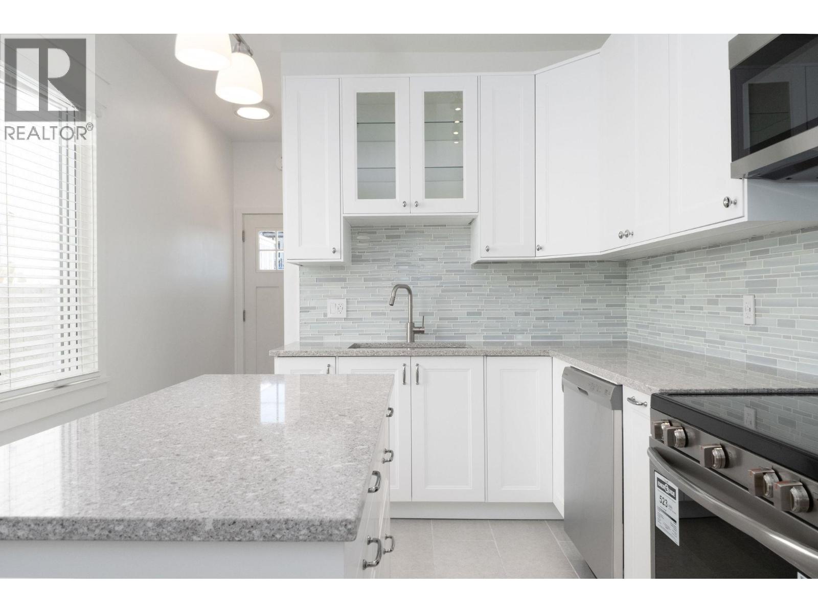 7696 Davies Street, Burnaby, British Columbia  V3N 3H4 - Photo 10 - R3057002