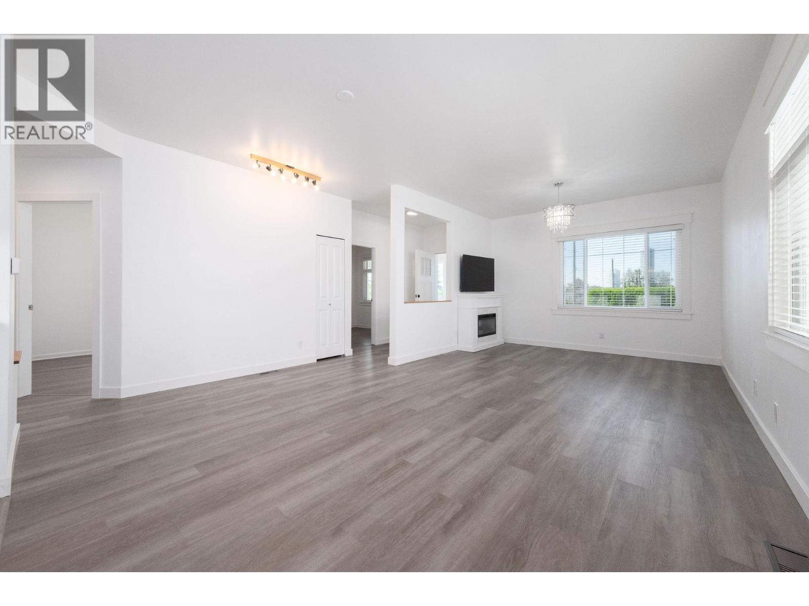 7696 Davies Street, Burnaby, British Columbia  V3N 3H4 - Photo 5 - R3057002