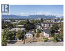 <div class="price">$7,860,000</div> 1237 E Broadway, Vancouver<br><div style="margin-bottom:8px;"><small>Comfree</small></div><div class='bed_bath'>2 Bed | 1 Bath</div>