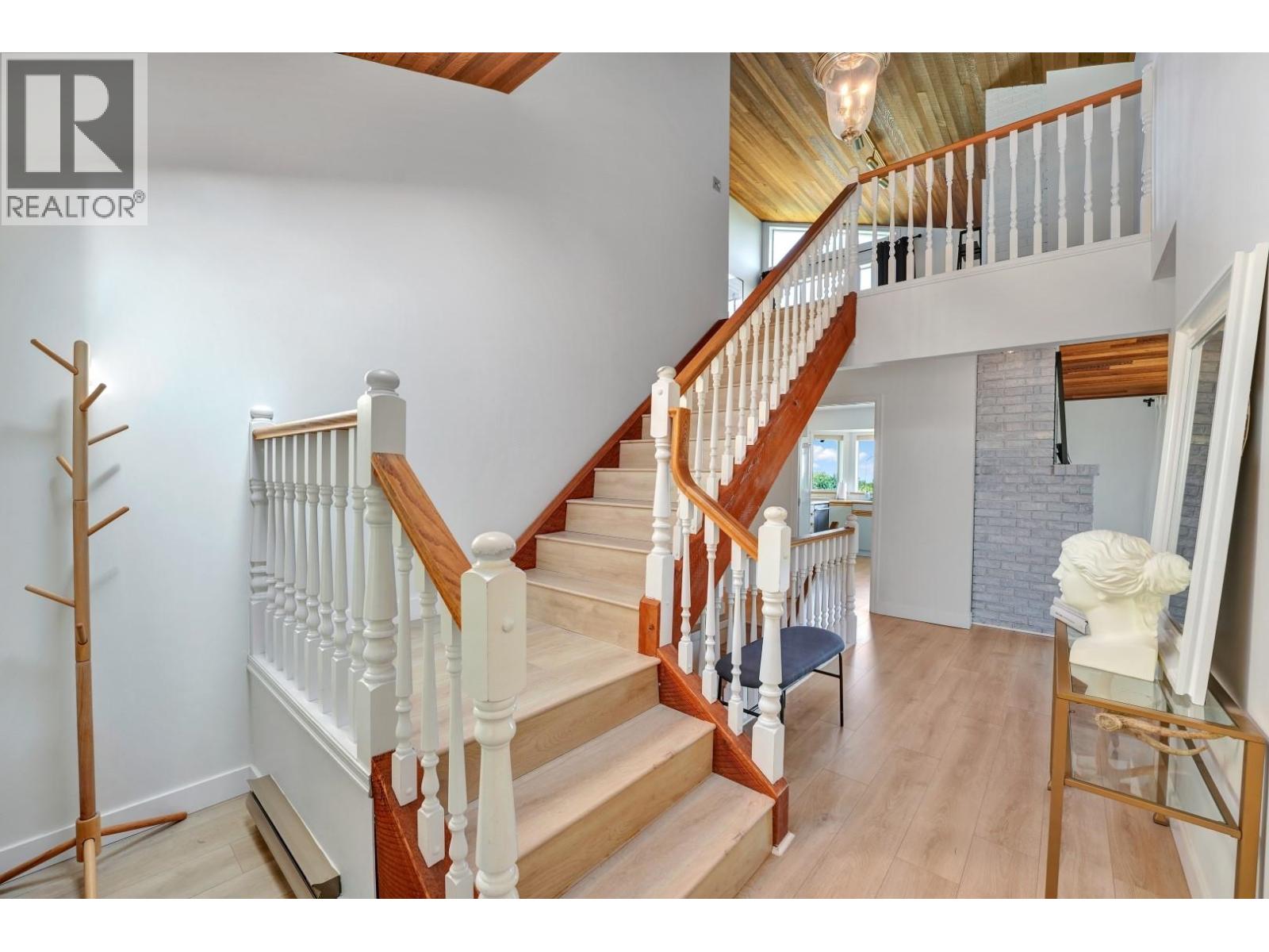 5504 Derby Road, Sechelt, British Columbia  V7Z 0M2 - Photo 4 - R3072147