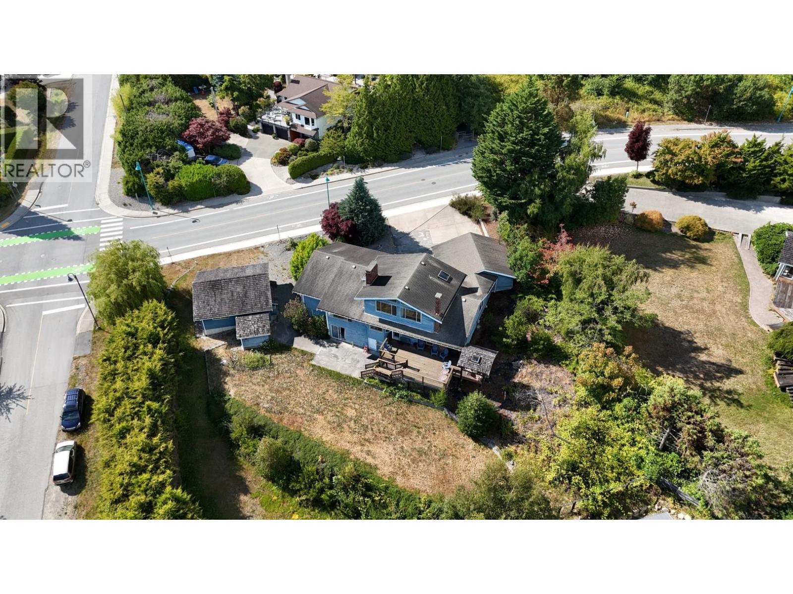 5504 Derby Road, Sechelt, British Columbia  V7Z 0M2 - Photo 2 - R3072147