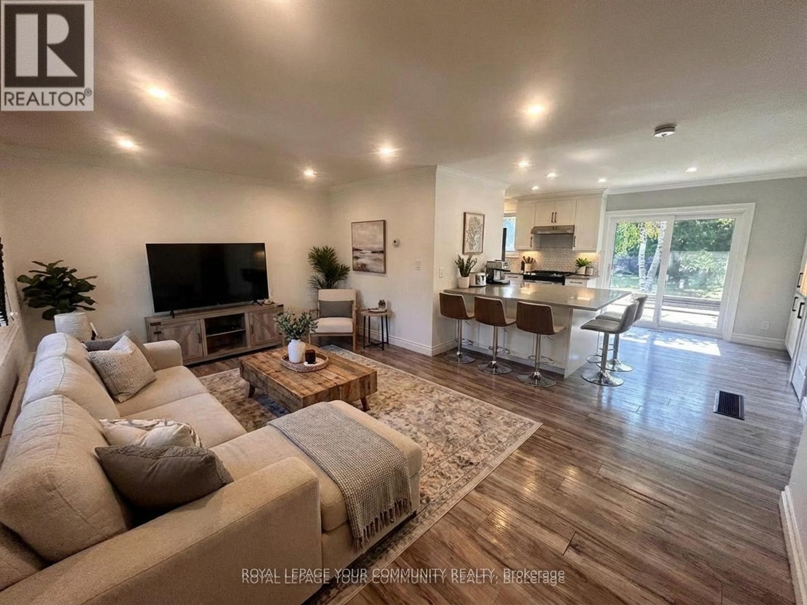 Upper - 93 Westmount Drive S, Orillia, Ontario L3V 6E2 - Photo 3 - S12572390