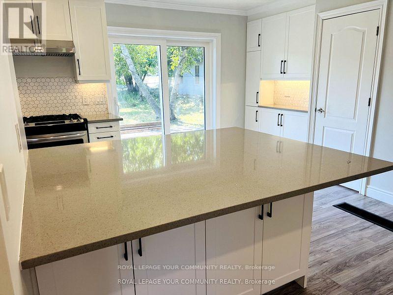 Upper - 93 Westmount Drive S, Orillia, Ontario L3V 6E2 - Photo 8 - S12572390