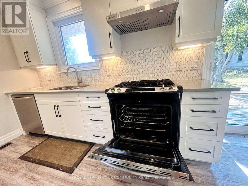 Upper - 93 Westmount Drive S, Orillia, Ontario L3V 6E2 - Photo 11 - S12572390