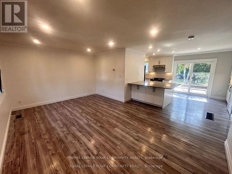 Upper - 93 Westmount Drive S, Orillia, Ontario L3V 6E2 - Photo 4 - S12572390