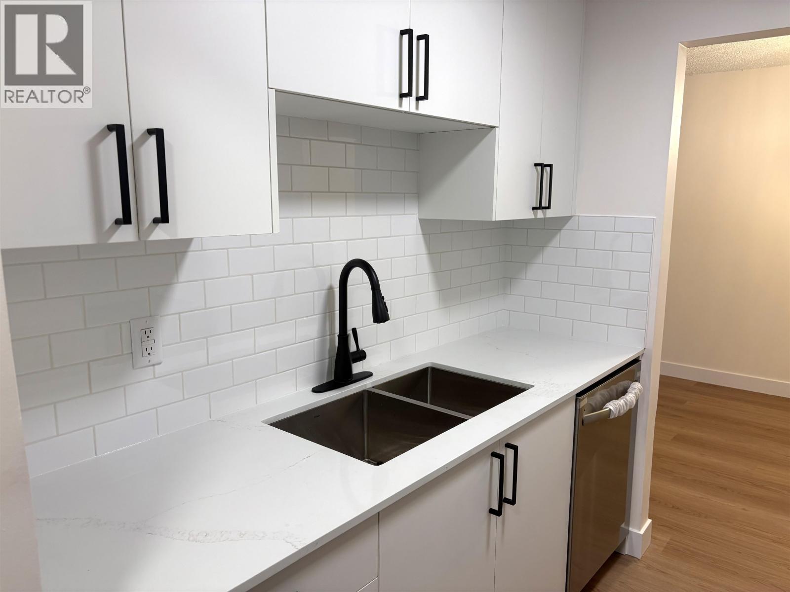 102 200 Westhill Place, Port Moody, British Columbia  V3H 1V2 - Photo 2 - R3061813