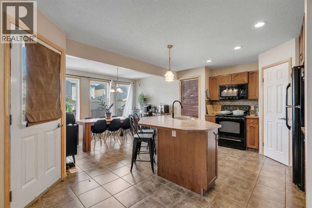 100 Covecreek Close Ne, Calgary, Alberta  T3K 0J3 - Photo 9 - A2256110