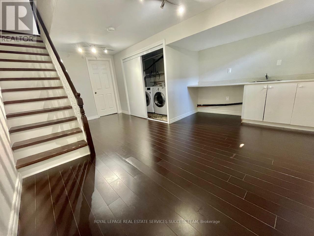 17 Curly Vineway N, Toronto, Ontario  M2J 4J9 - Photo 9 - C12601838