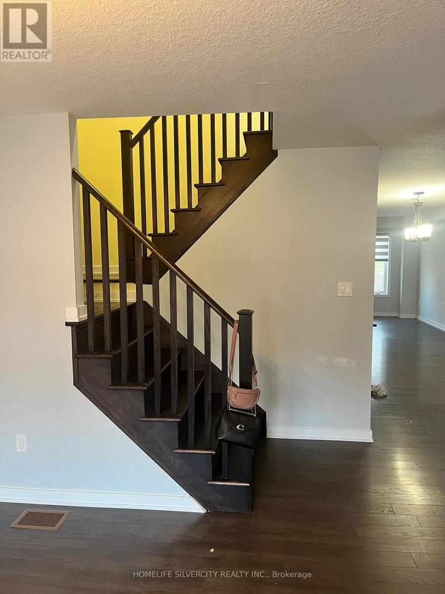 98 Crafter Crescent, Hamilton, Ontario L8J 2V5 - Photo 6 - X12606708