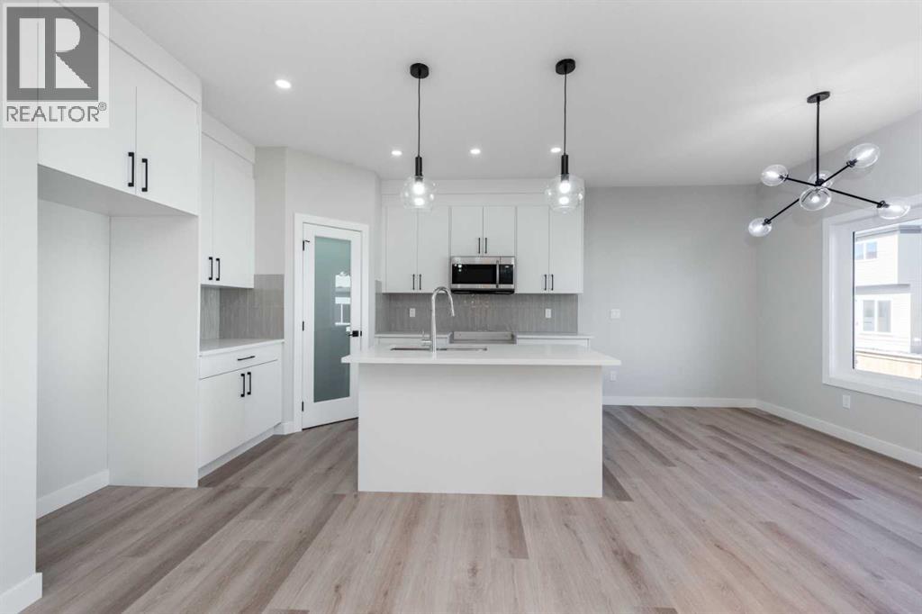 92 Waterford Manor, Chestermere, Alberta  T1X 2T9 - Photo 6 - A2233048