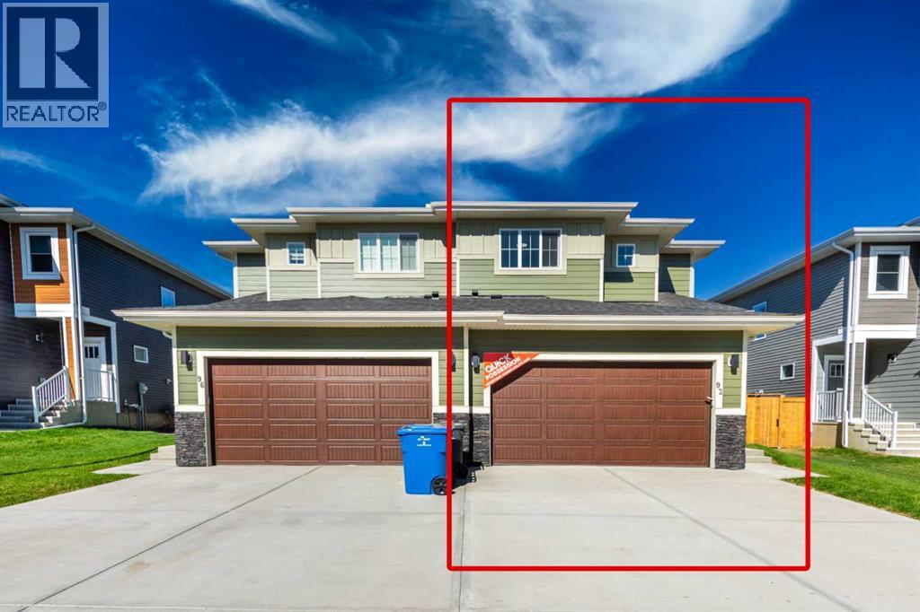 92 Waterford Manor, Chestermere, Alberta  T1X 2T9 - Photo 2 - A2233048