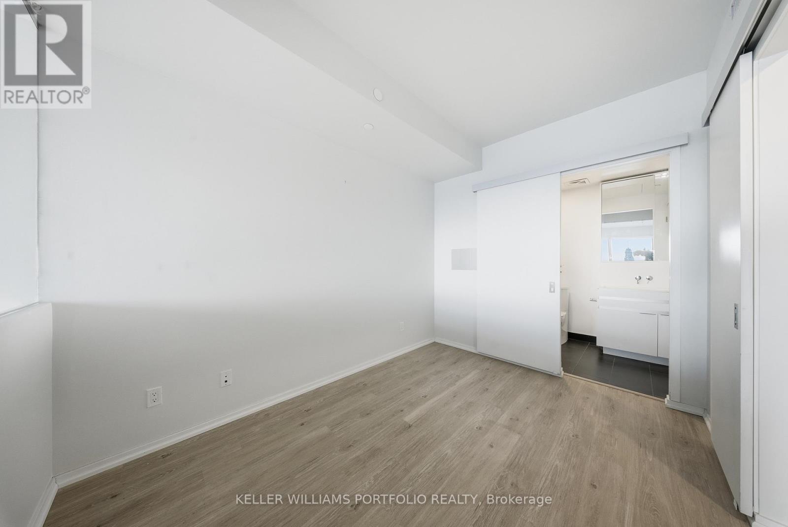 1411 - 197 Yonge Street, Toronto, Ontario  M5B 0C1 - Photo 4 - C12606760