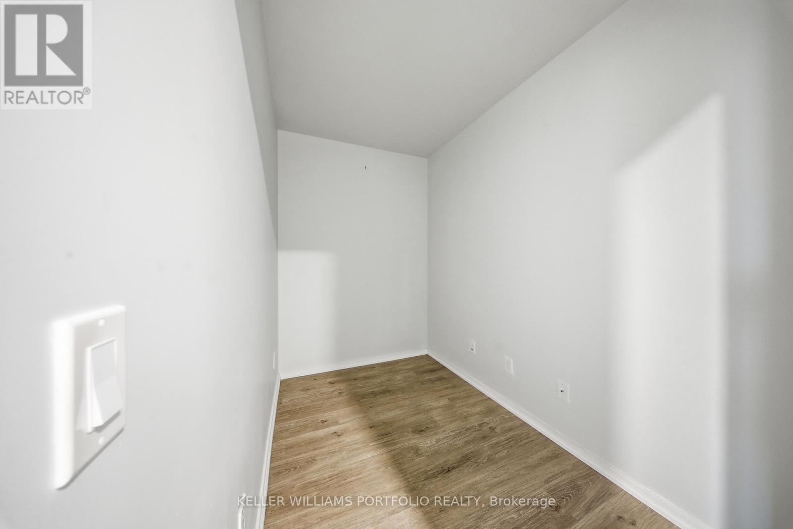 1411 - 197 Yonge Street, Toronto, Ontario  M5B 0C1 - Photo 5 - C12606760