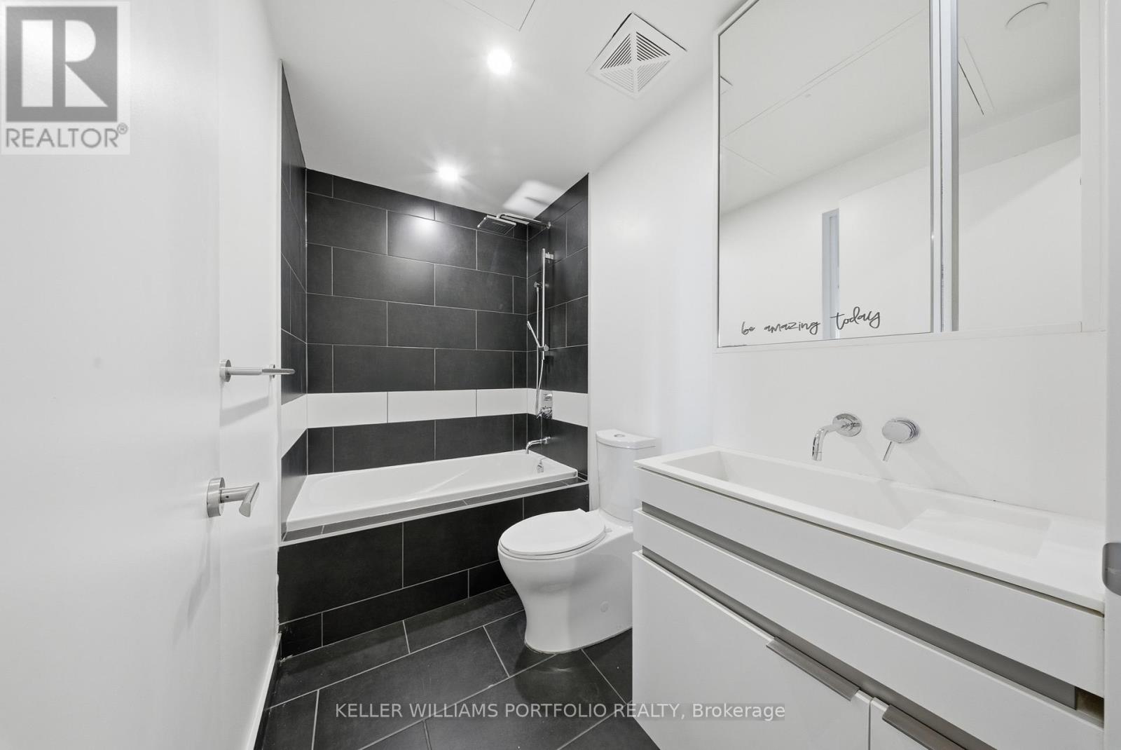 1411 - 197 Yonge Street, Toronto, Ontario  M5B 0C1 - Photo 9 - C12606760