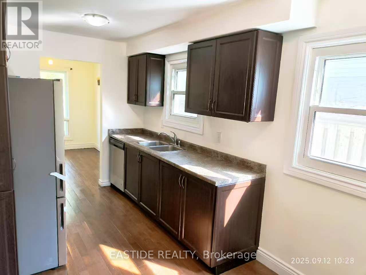 1540 Norwill Crescent, Oshawa, Ontario  L1G 7T9 - Photo 3 - E12606724