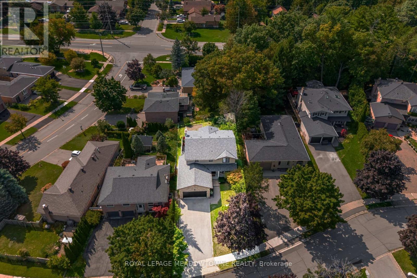 6 Hollis Crescent, East Gwillimbury, Ontario  L9N 1E7 - Photo 3 - N12606736