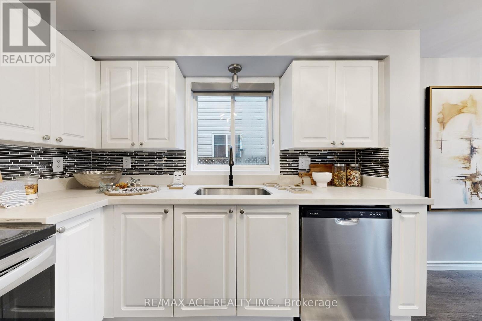 6 Aconley Court, Barrie, Ontario  L4M 7B3 - Photo 15 - S12606738