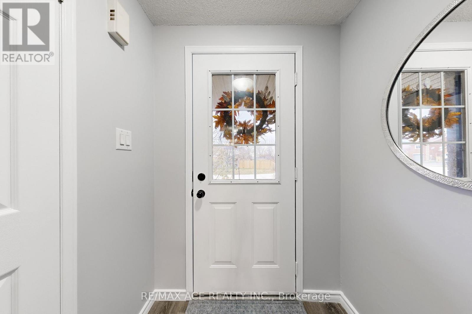 6 Aconley Court, Barrie, Ontario  L4M 7B3 - Photo 18 - S12606738