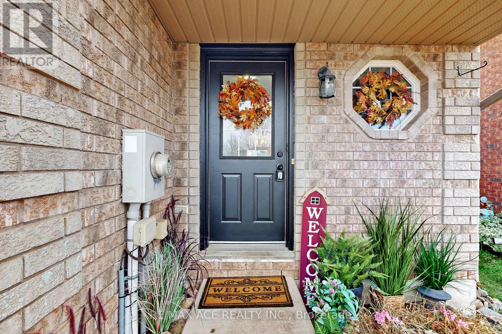 6 Aconley Court, Barrie, Ontario  L4M 7B3 - Photo 4 - S12606738