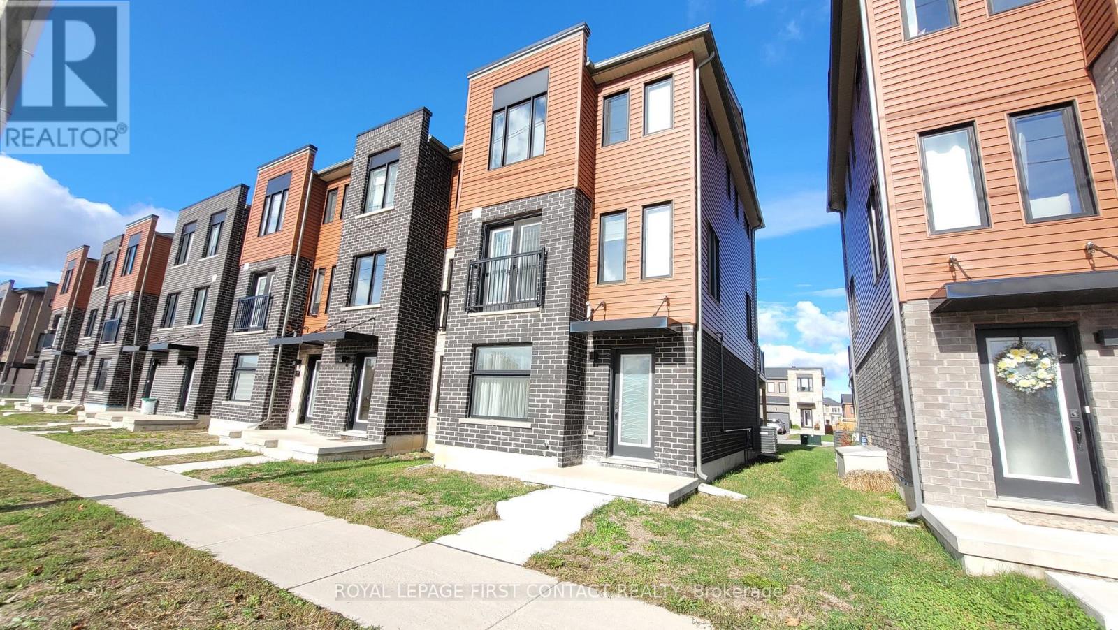 31 Fairlane Avenue, Barrie (Painswick South), Ontario L9J 0N1 - Photo 2 - S12606740