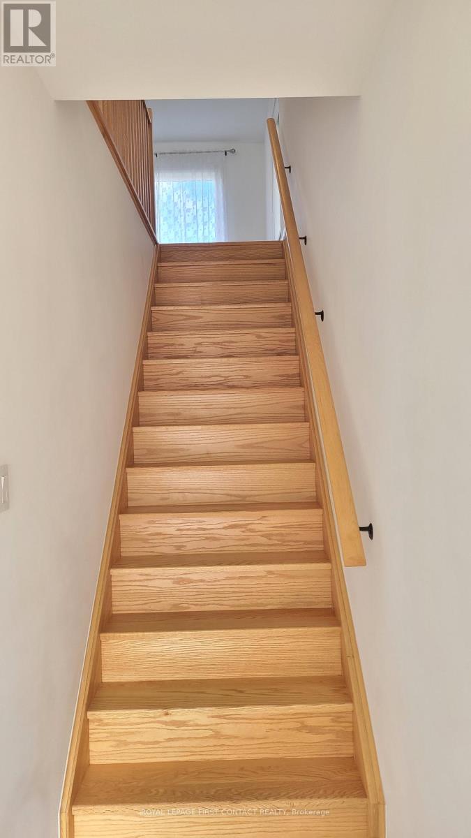 31 Fairlane Avenue, Barrie (Painswick South), Ontario L9J 0N1 - Photo 3 - S12606740