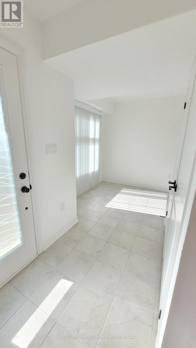 31 Fairlane Avenue, Barrie (Painswick South), Ontario L9J 0N1 - Photo 4 - S12606740