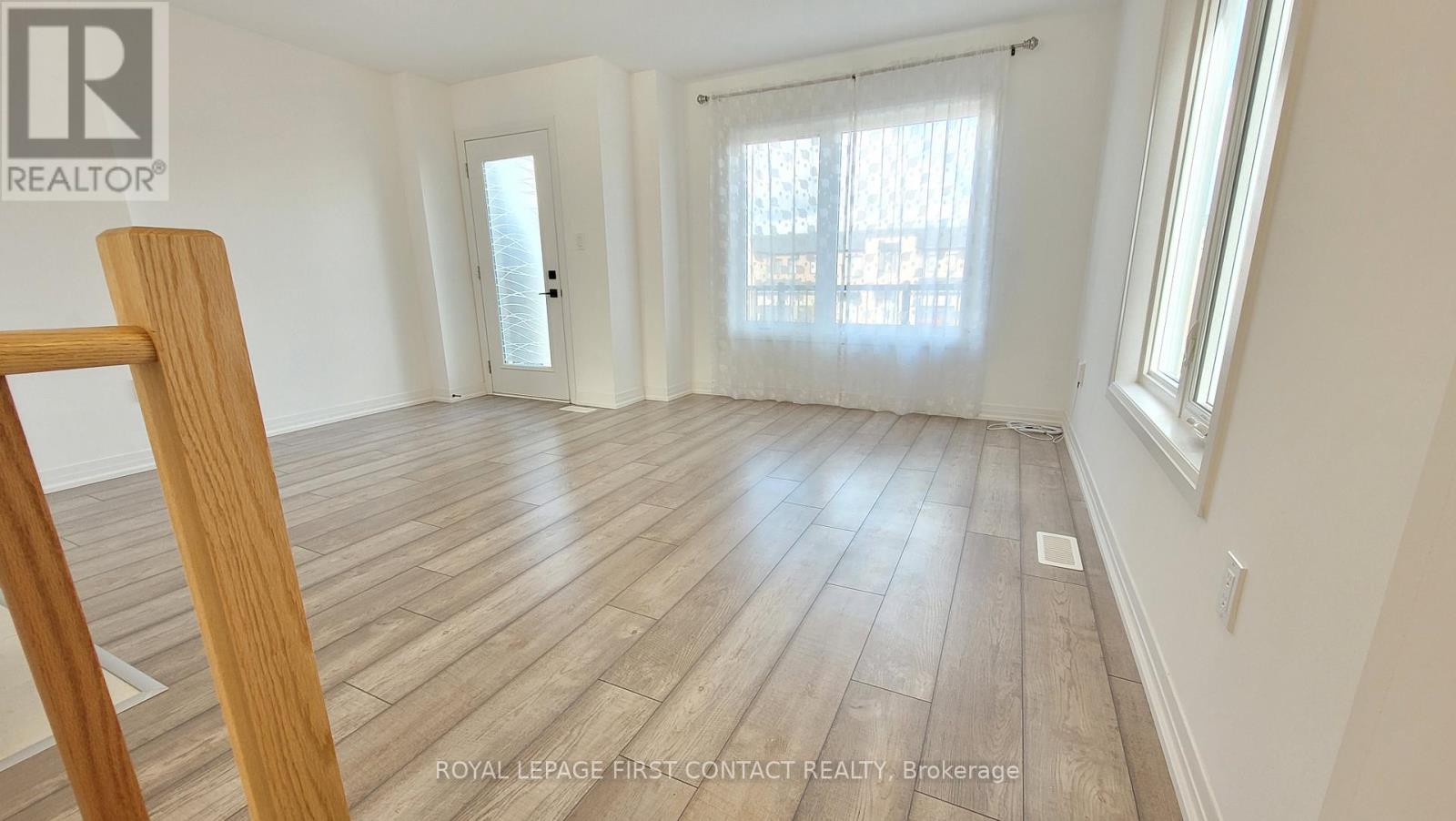 31 Fairlane Avenue, Barrie (Painswick South), Ontario L9J 0N1 - Photo 5 - S12606740