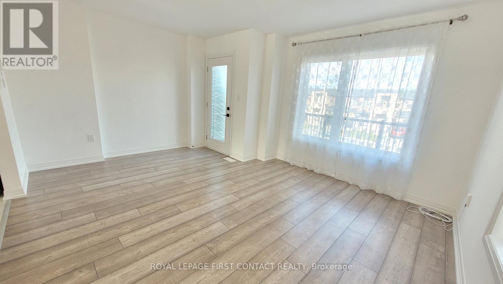 31 Fairlane Avenue, Barrie (Painswick South), Ontario L9J 0N1 - Photo 6 - S12606740