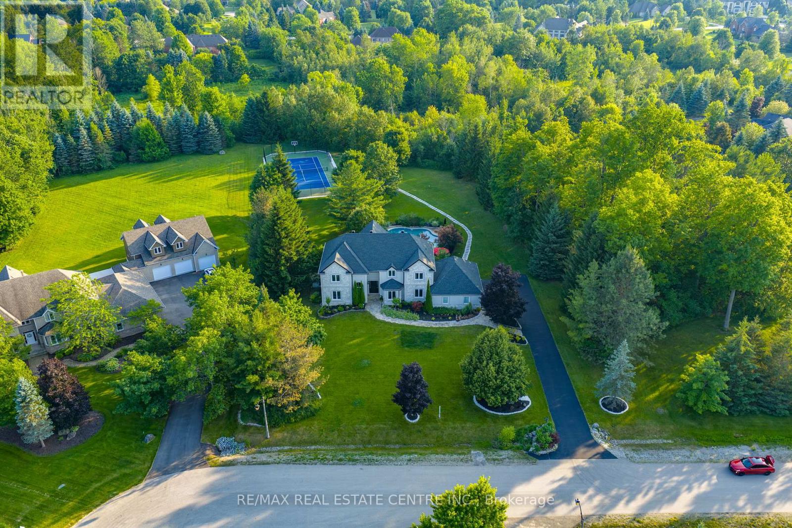 11135 Menzies Court, Milton, Ontario  L0P 1B0 - Photo 2 - W12606728